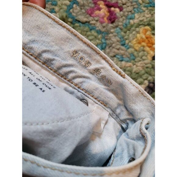 American Eagle Mom Jeans Raw Hem Acid Wash Light Blue Women's 16 - Picture 3 of 6